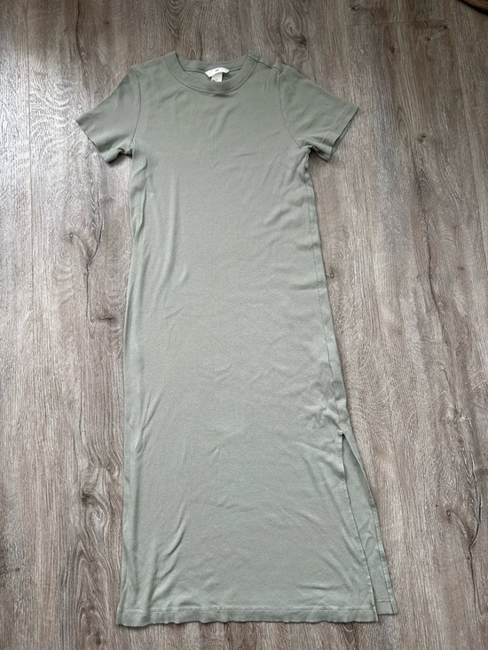 H&M Dresses & Skirts - H&M Ribbed Sage Green Short Sleeve Maxi